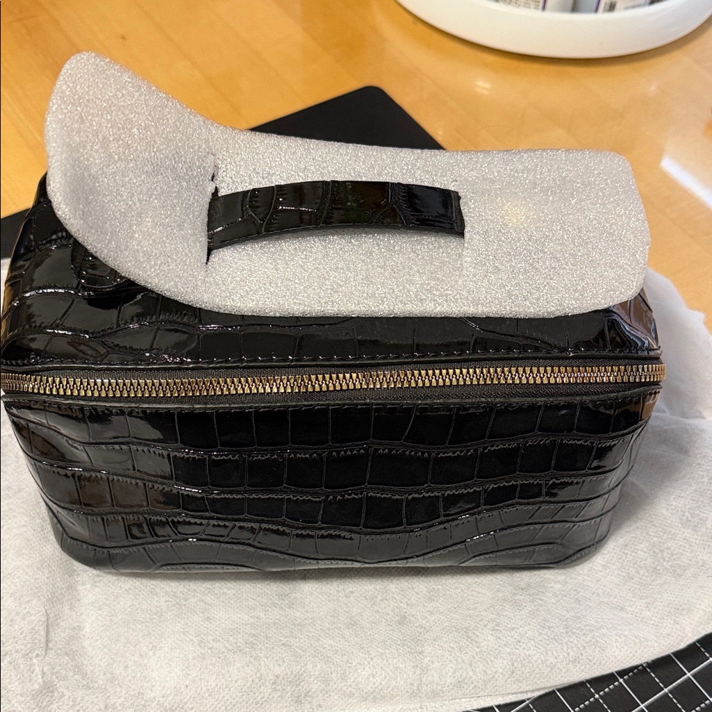 Bnwot Elegant Black Crocodile-Embossed Women's Toiletry Bag.